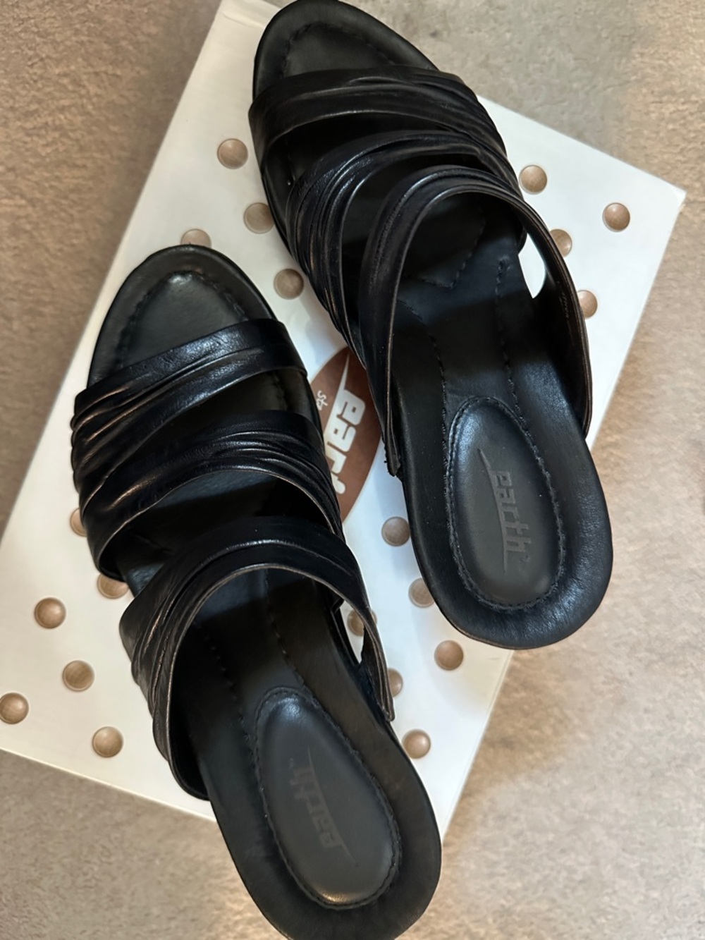 Earth Black Leather Ruched Strap Slide Mules size 10 excellent condition